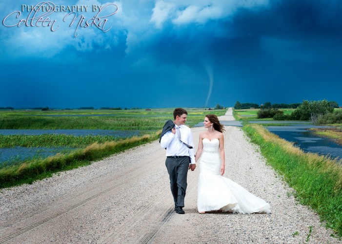 Colleen Niska tornado photo Canada Tornado photo at wedding goes viral