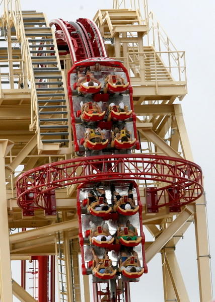 Rip Ride Rockit Just Got Stuck At The Top! : r/UniversalOrlando