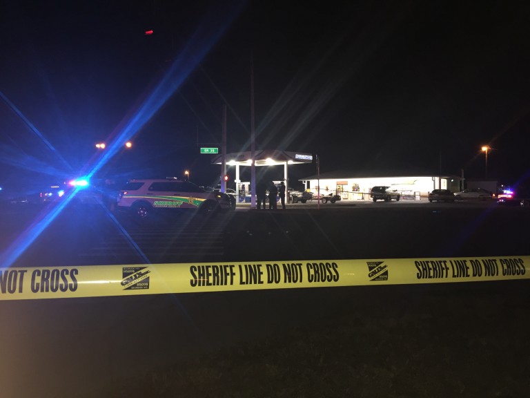 Shooting leaves deputy injured, suspect dead