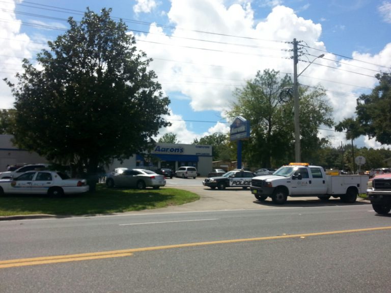 Man shoots himself at Ocala library complex