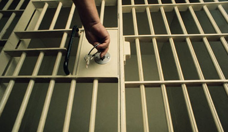 Corrections officer suspended over attempted jailbreak