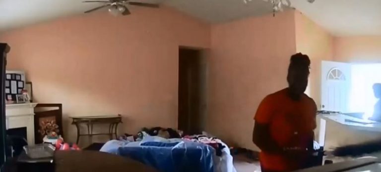 Criminals kick in front door, ransack house, captured on video